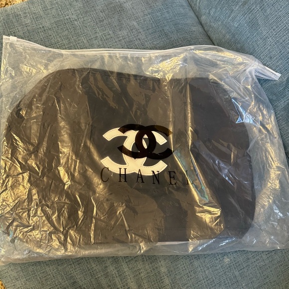 CHANEL Duffle - Picture 9 of 9